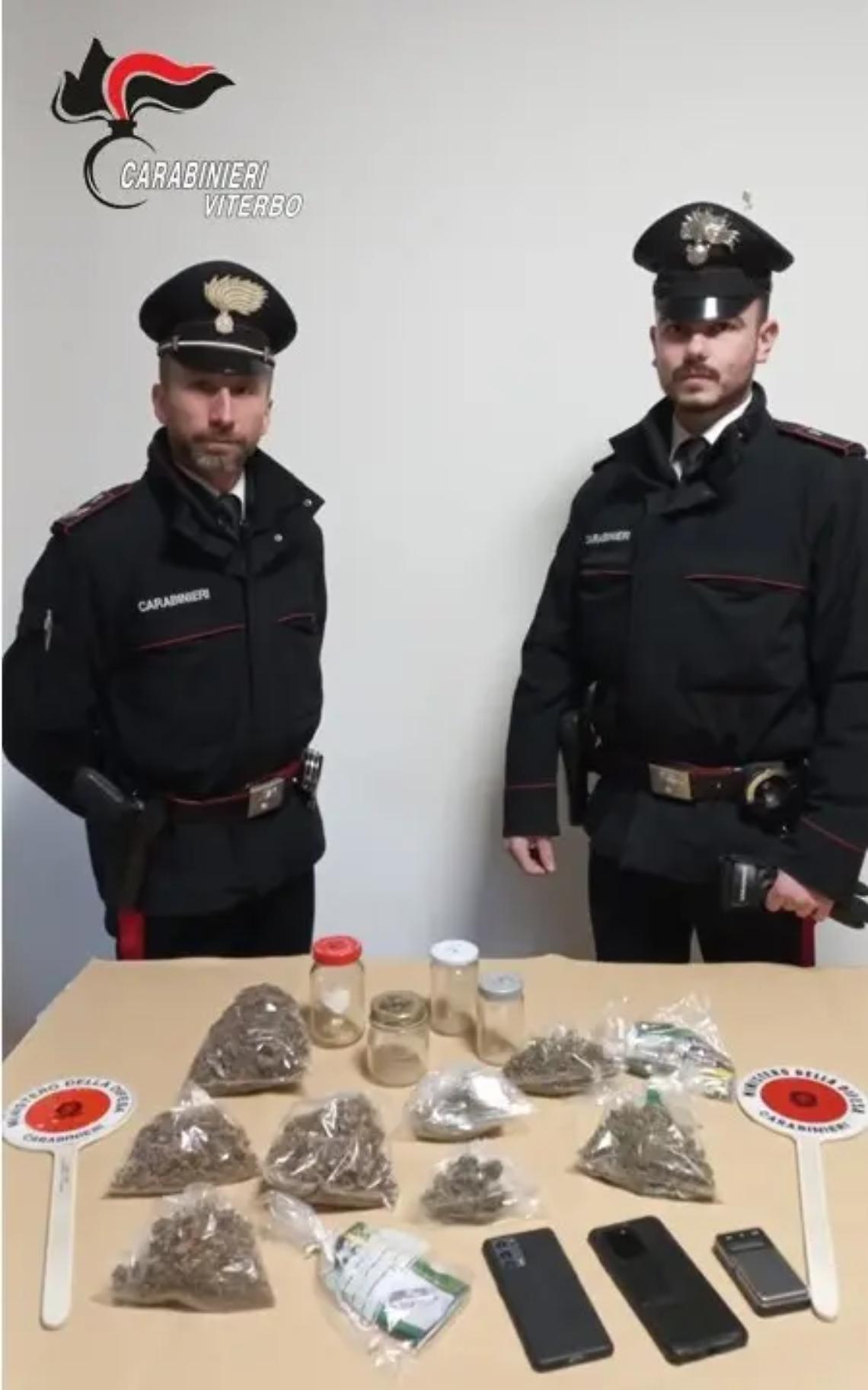 Capodimonte: ha un negozio di marijuana in casa, arrestato insospettabile