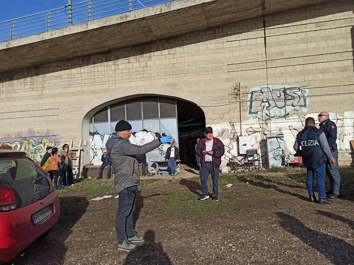 Raccolta fondi per i clochard, il banchetto in piazza Marescotti