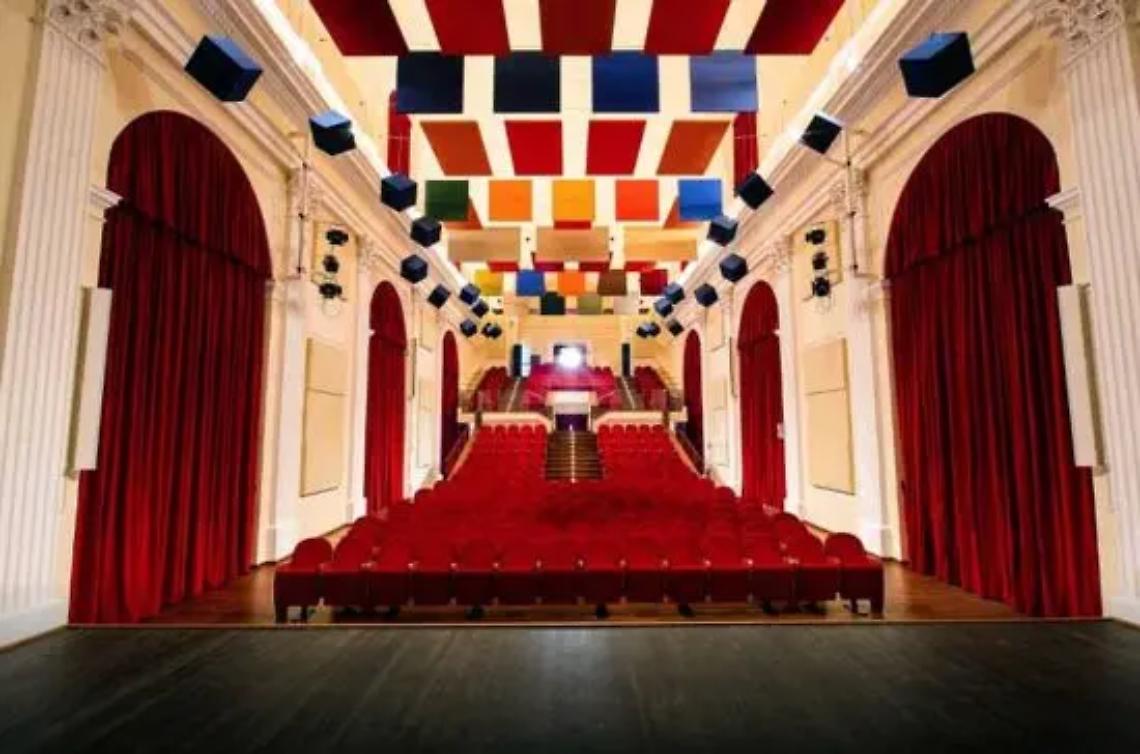 La sand art di Mauro Masi al teatro Falk