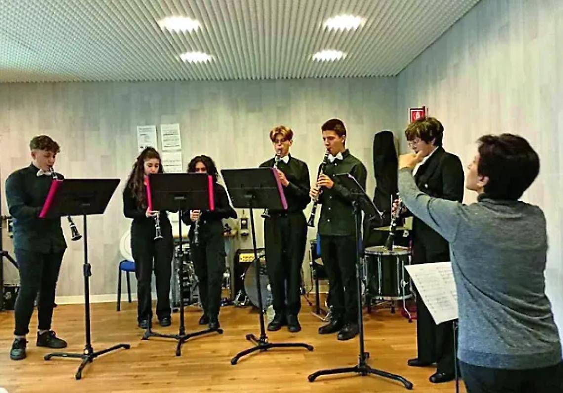 Esibizione a piazza Leandra per gli alunni del musicale