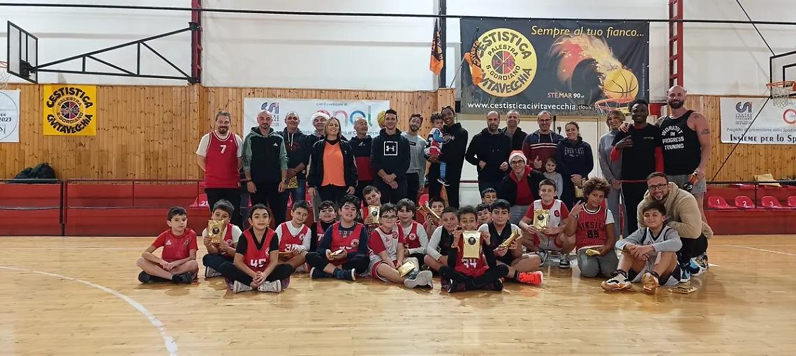 Pienone di bimbi al PalaRiccucci per la festa di Natale