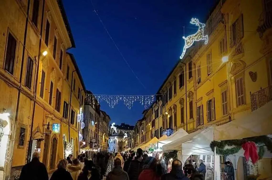 La fiera Farnesiana di Natale incanta i visitatori