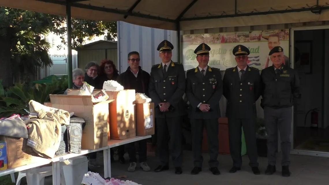 Tarquinia: la guardia di finanza dona ai bisognosi giochi e abbigliamento