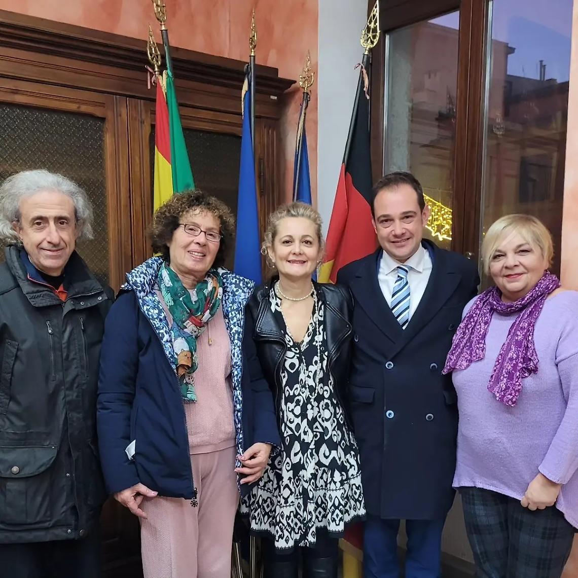 Centro anziani via Luni: firmata la convenzione tra comune e la Aps