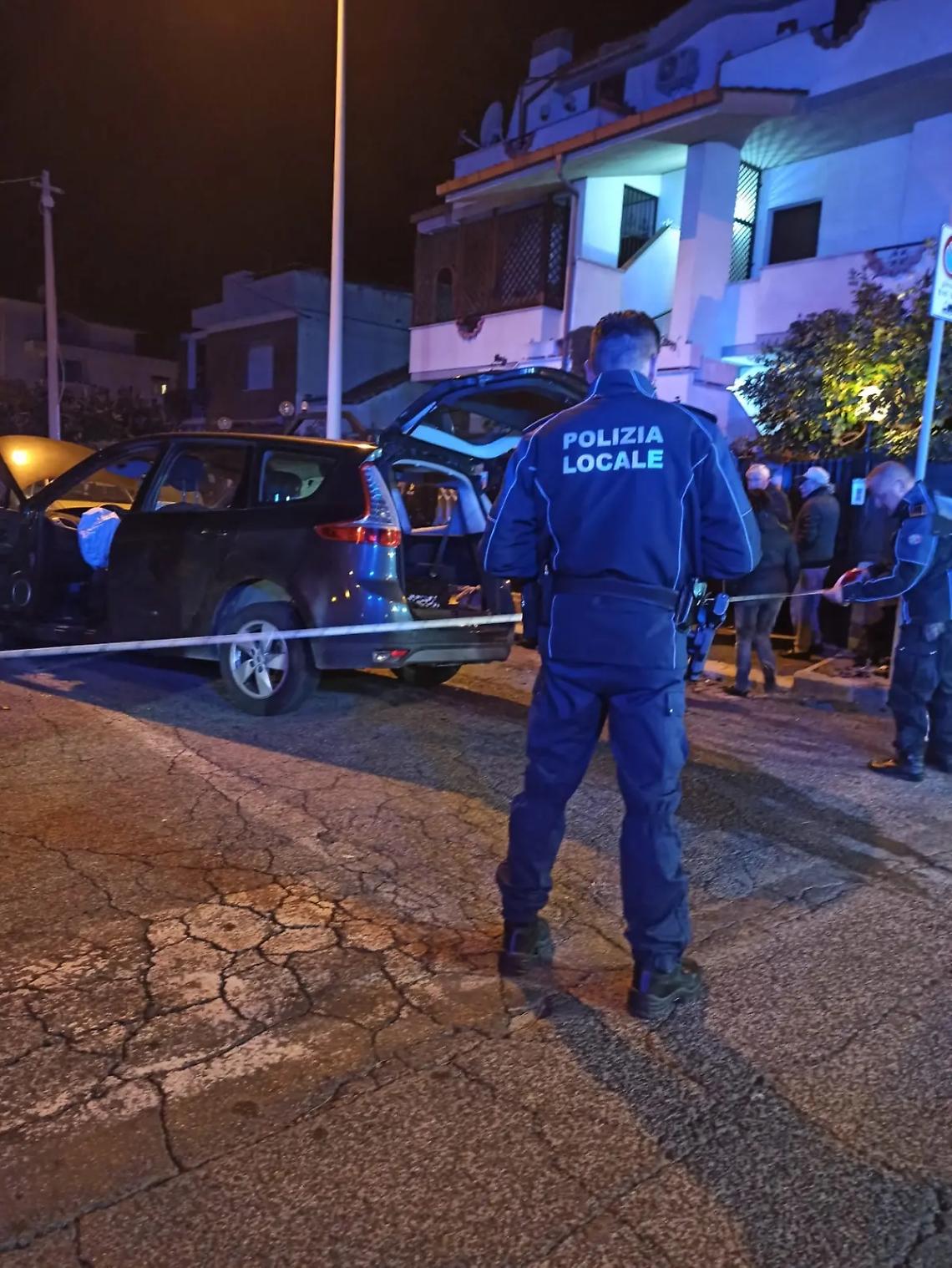 Auto contro scooter: minorenne in ospedale e traffico in tilt