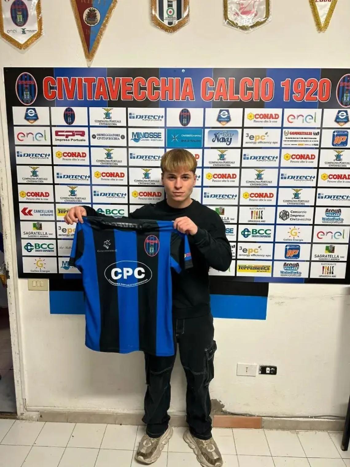 Vecchia, tesserato l&rsquo;esterno d&rsquo;attacco classe 2004 Riccardo Legnante