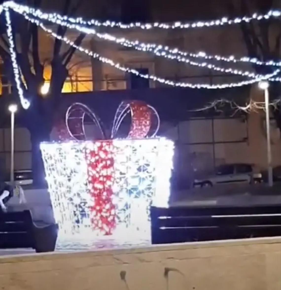 Piazza Calamatta, vandali in azione