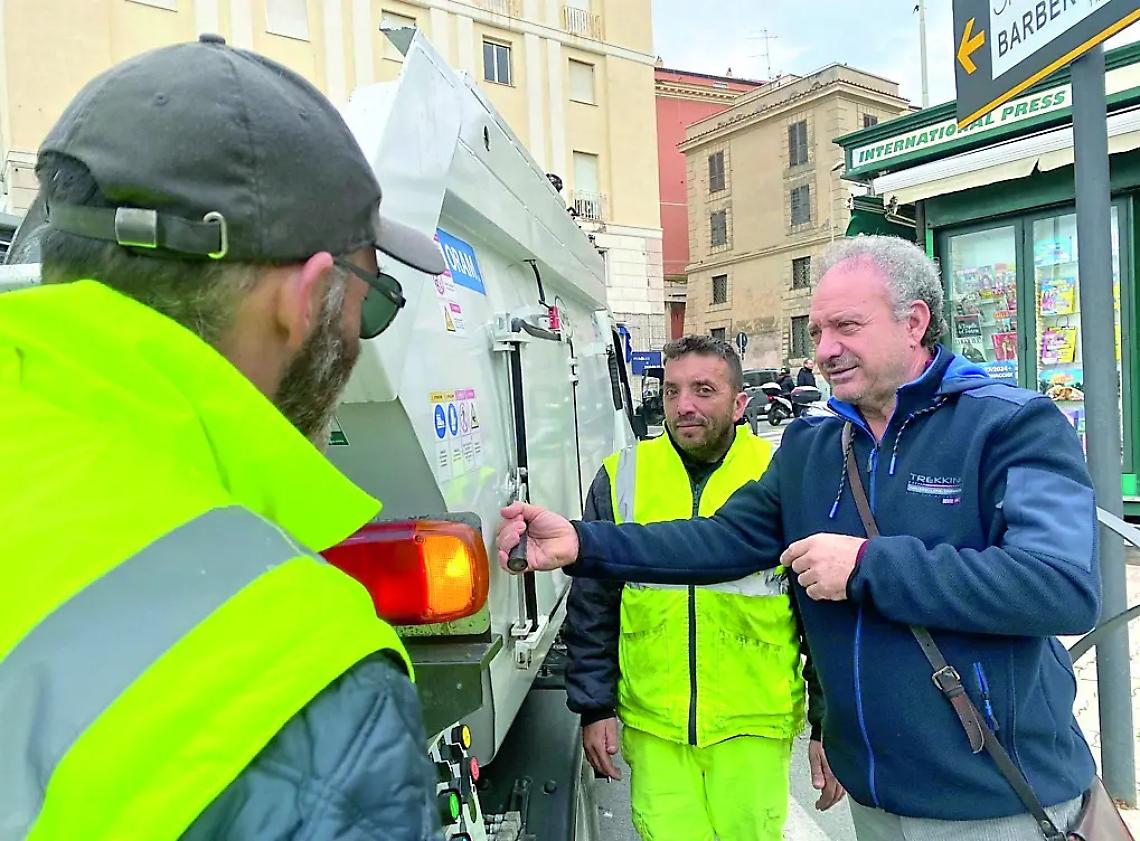 Raccolta commerciale &ldquo;Porta... Porta!&rdquo;: niente carrellati, pi&ugrave; decoro