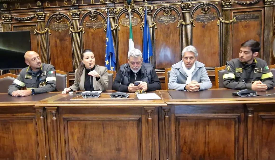 Viterbo: la Befana 115 vola sul Sacrario