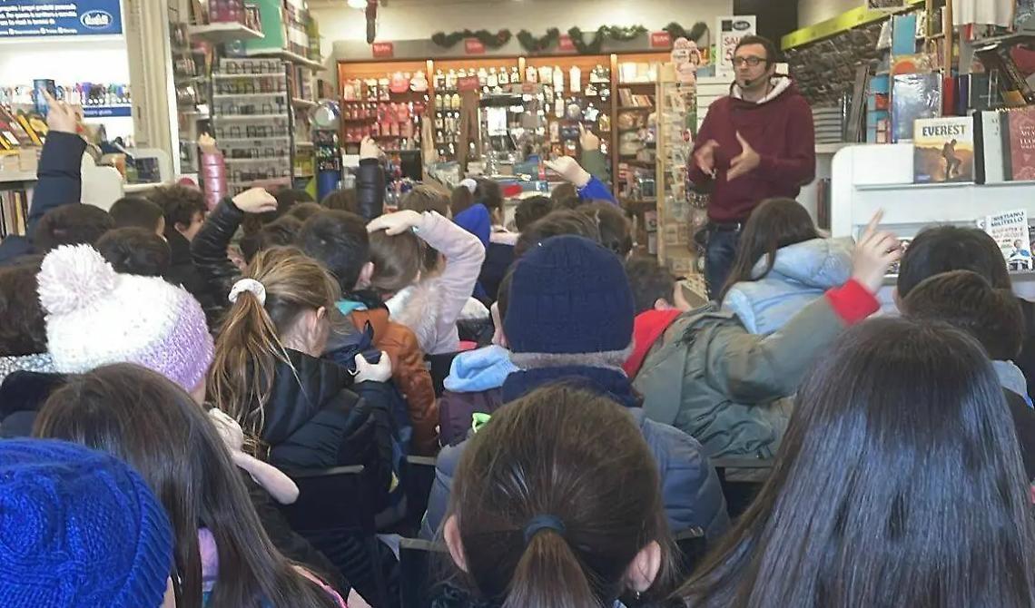Parco Leonardo, i bimbi della scuola Grassi incontrano Luca Tebaldi
