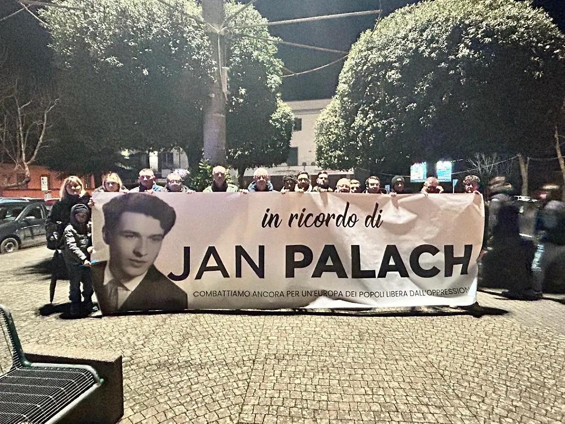 Camminata silenziosa in memoria di Jan Palach, il circolo di FdI: &laquo;Grazie a tutti coloro che hanno preso parte a questa manifestazione di memoria e di impegno per la libert&agrave;&raquo;