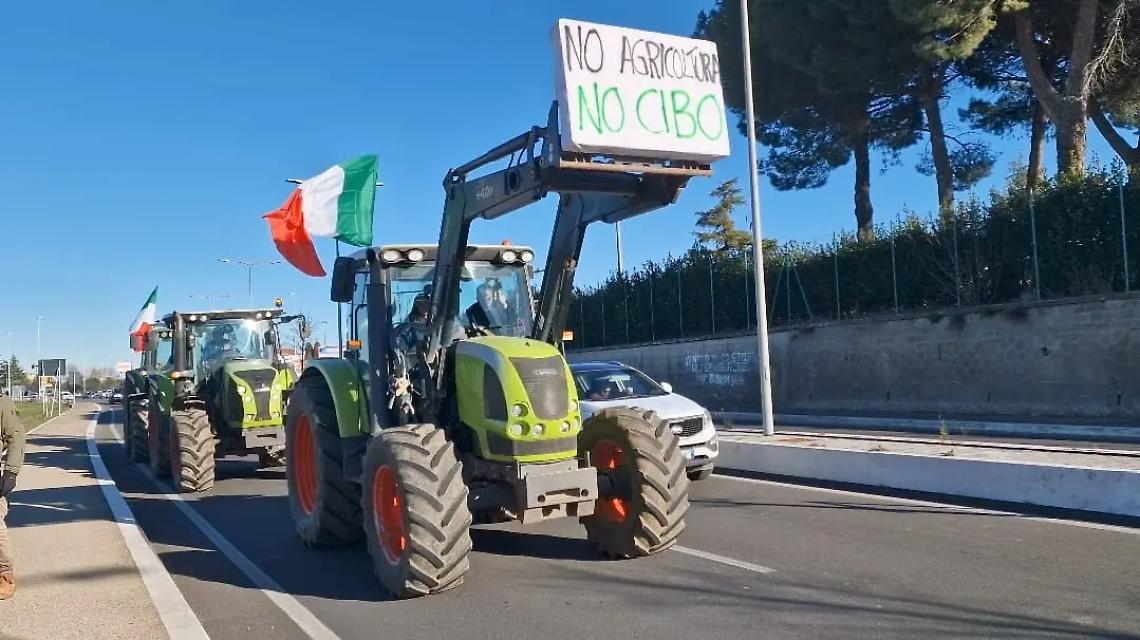 Viterbo: la protesta degli agricoltori arriva in citt&agrave;