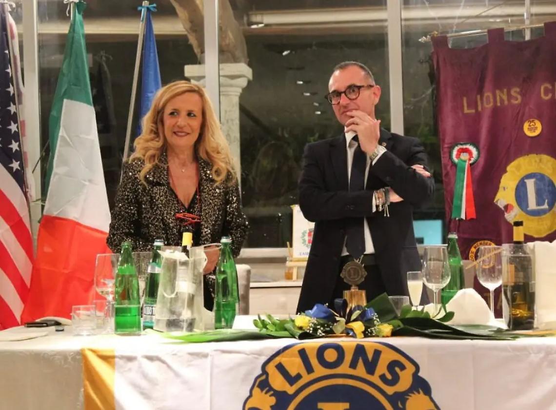 Donati all&rsquo;istituto Sacconi di Tarquinia due defibrillatori semiautomatici grazie al Lions Club e al Centro sociale anziani Aps di Tarquinia