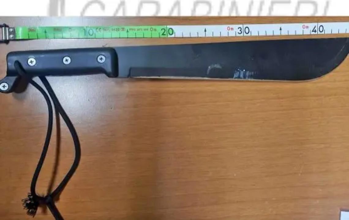 Armato di machete tenta di rapinare 34enne
