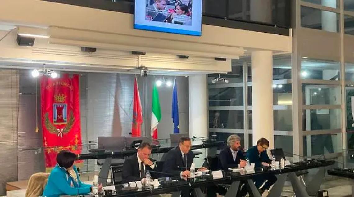 &ldquo;Er pugno se fa co la destra o co la sinistra?&rdquo;: Osho presenta il suo libro in aula consiliare