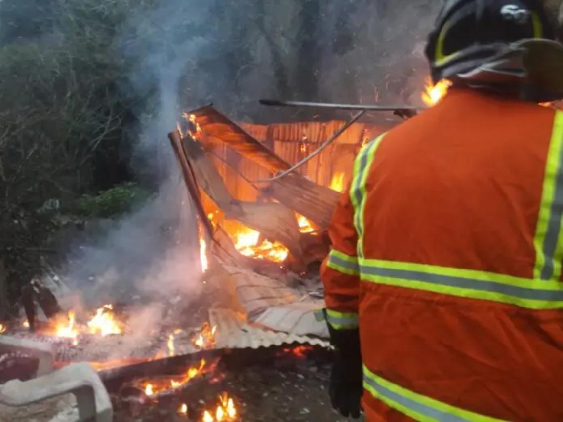 Incendio nella macchia, clochard perde la sua &ldquo;casa&rdquo;