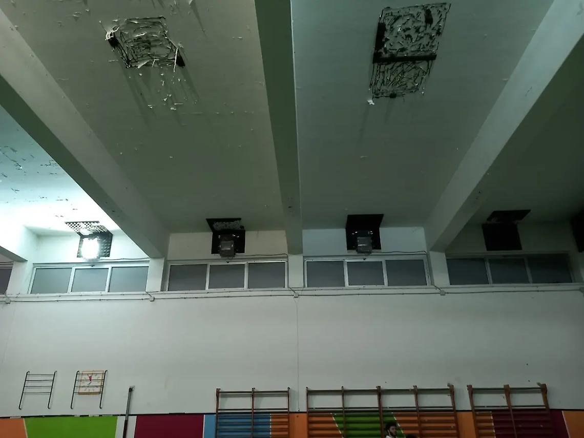 In palestra mancano i fari, ci pensa l&rsquo;opposizione