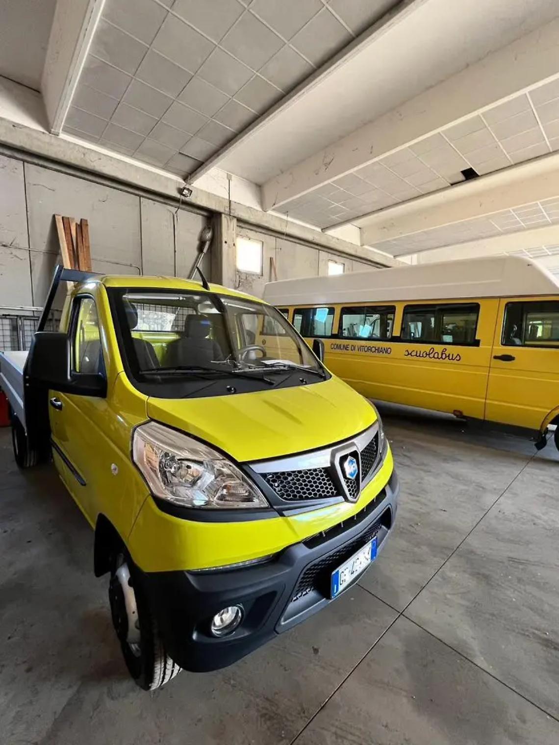 Consegnato il nuovo mezzo da lavoro per gli operai comunali