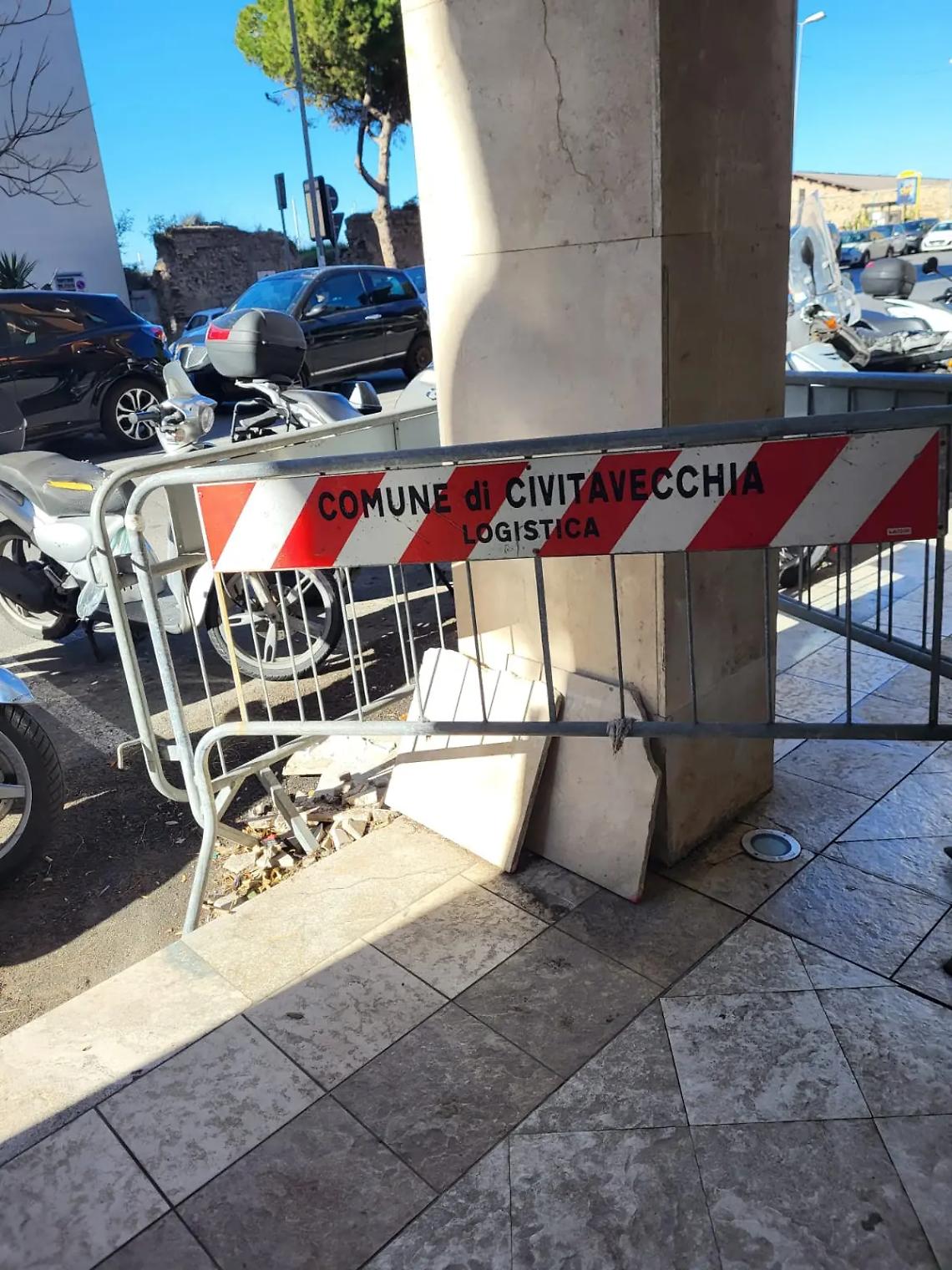 Corso Marconi: slalom tra sporcizia e transenne