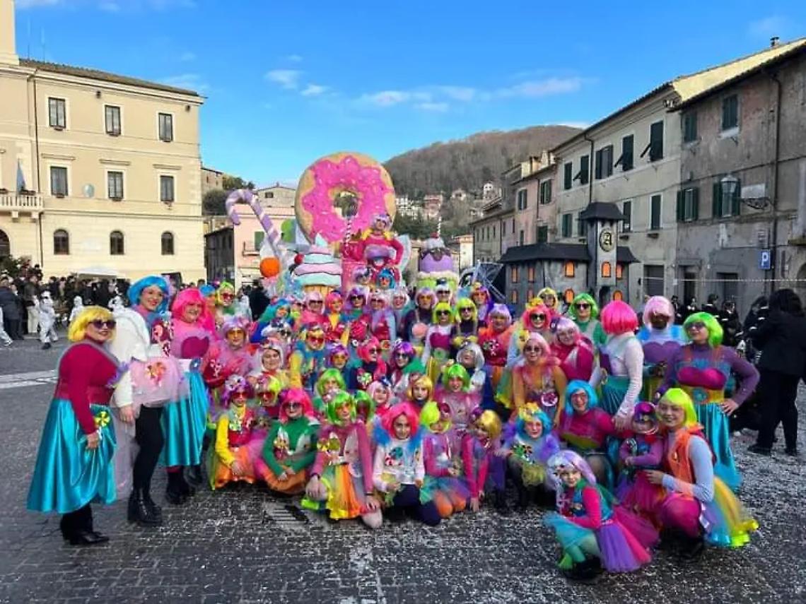 Carnevale: i carri allegorici pronti a invadere la collina