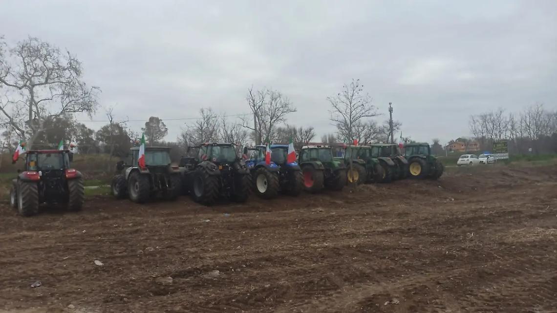 Agricoltori in protesta: con i trattori sull&rsquo;Aurelia &ndash; LE INTERVISTE VIDEO