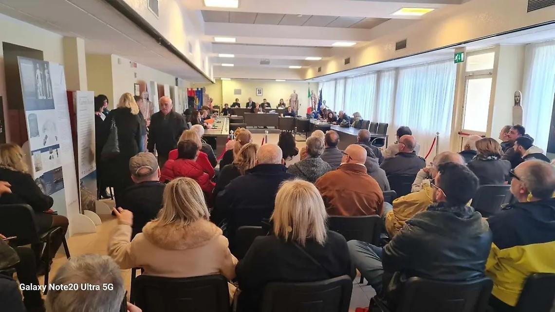 Santa Marinella, 10 contrari e 6 favorevoli: respinta la mozione di sfiducia al sindaco Tidei