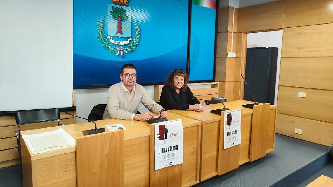 Caso Assange, se ne parla con M5S e UP