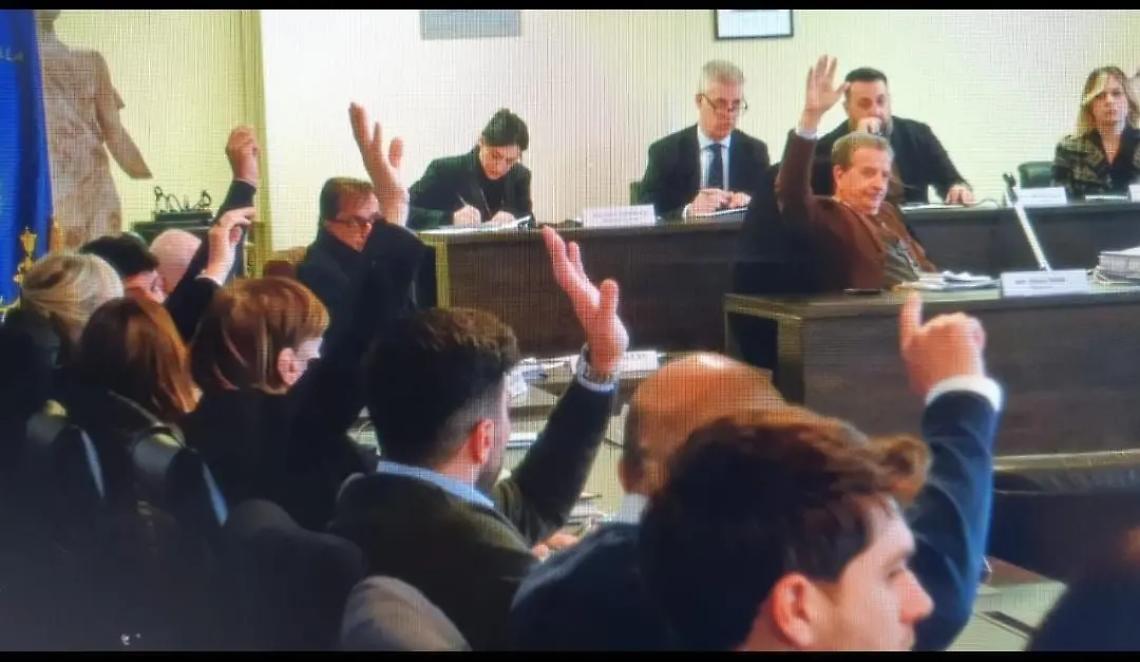 &laquo;Addossare alle minoranze il clamoroso errore formale del consiglio sulla mozione di sfiducia sfiora il ridicolo&raquo;