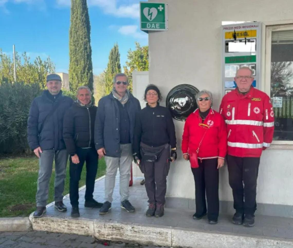 Tarquinia, in funzione il defibrillatore donato dall&rsquo;associazione Sparatori