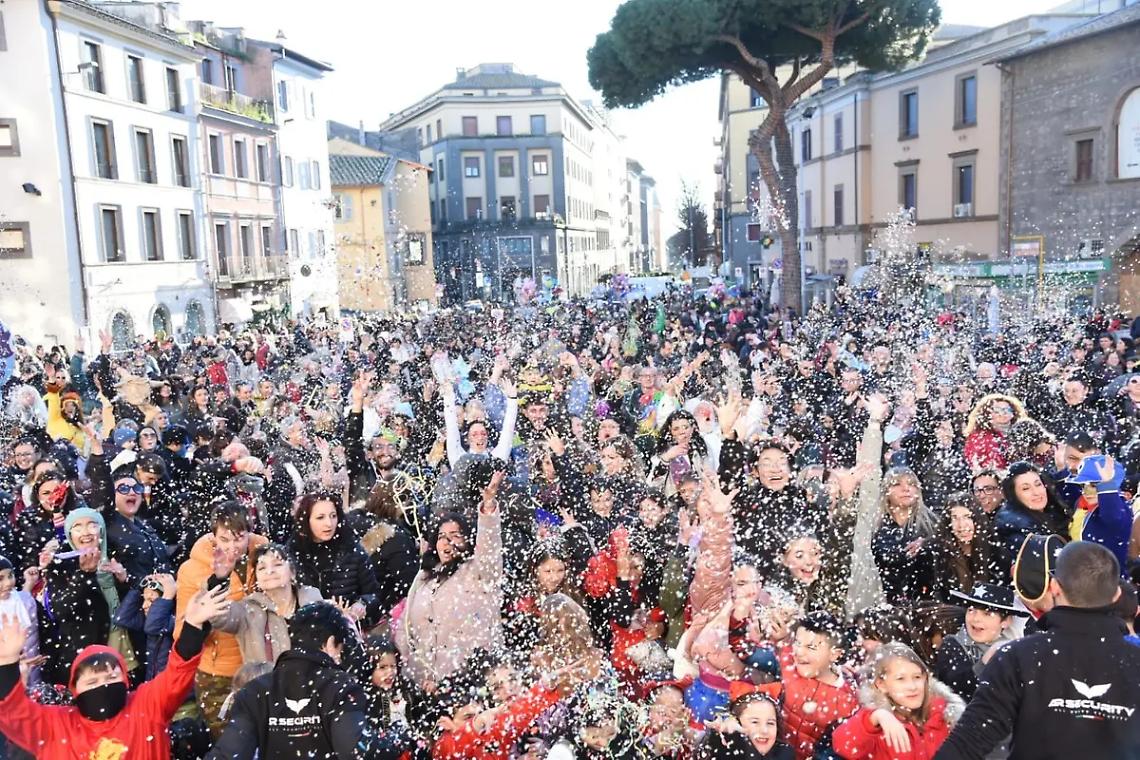Carnevale viterbese: esplosione di colori