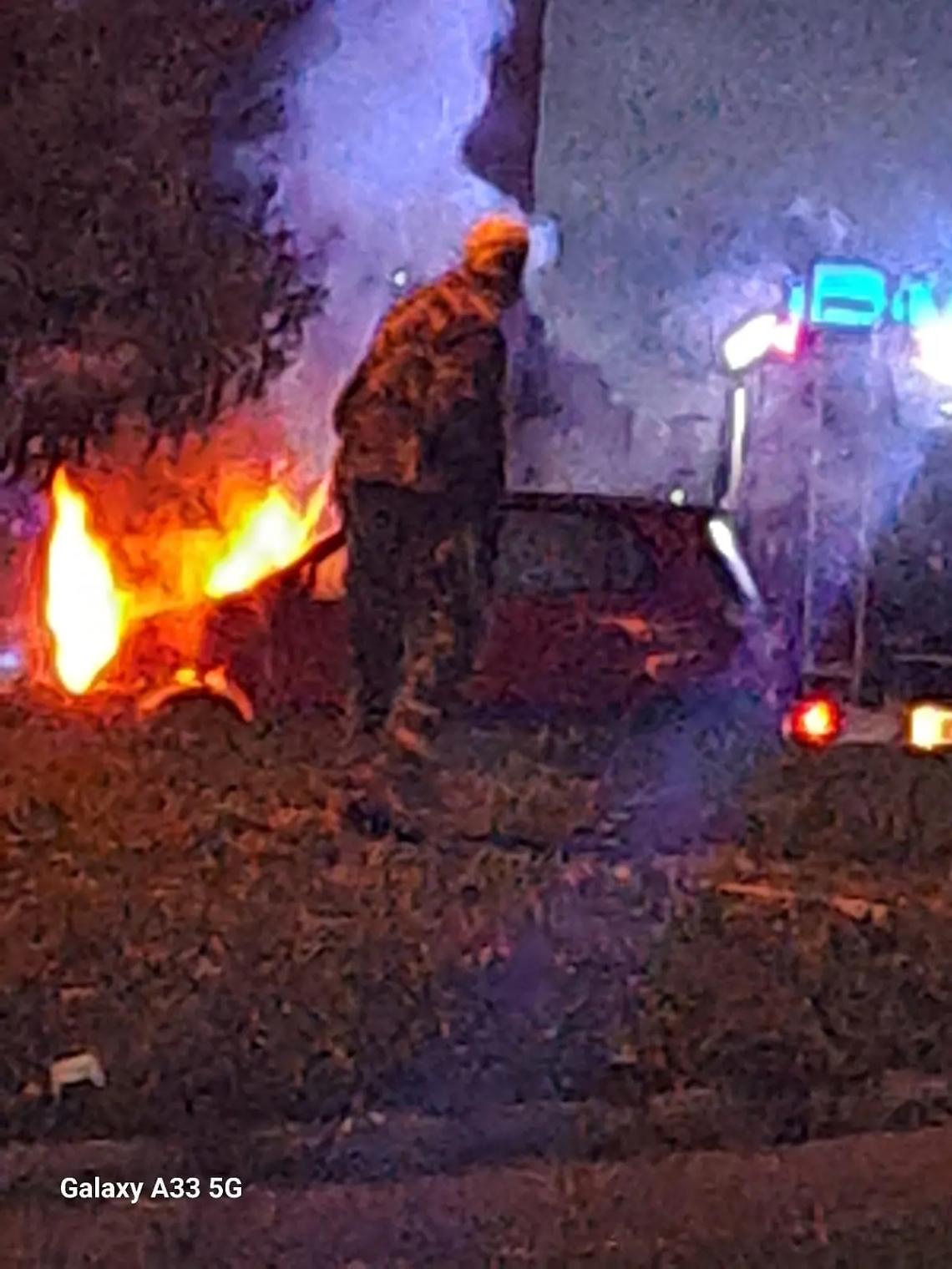 Tarquinia, auto in fiamme nel parcheggio del centro commerciale Top 16 VIDEO
