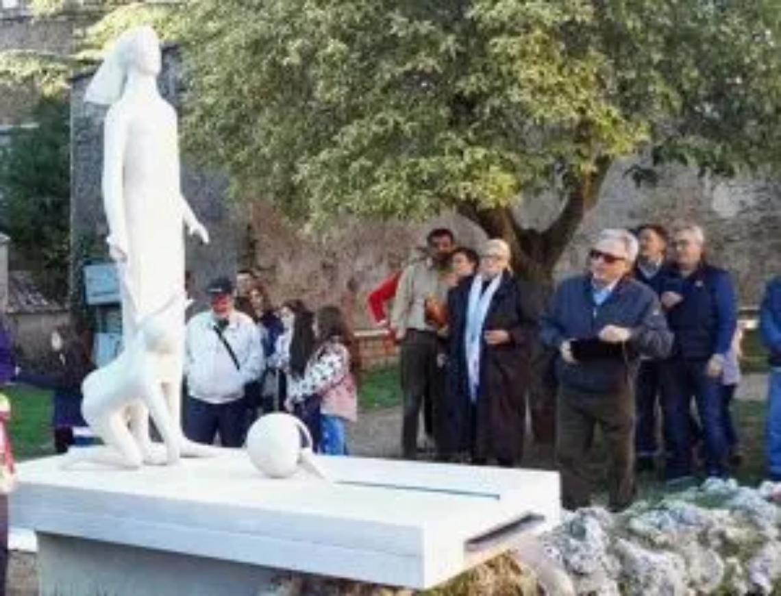 Vandalizzata la statua di Alessio Paternesi