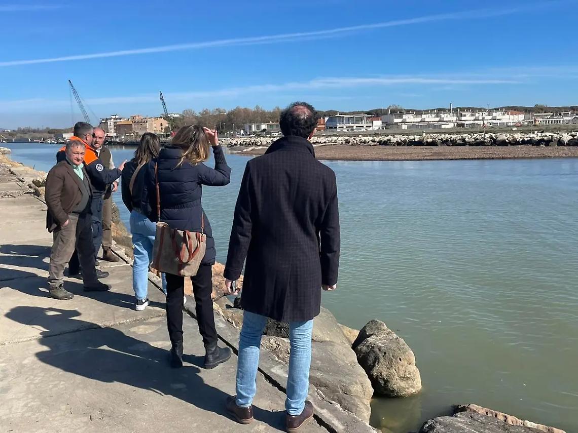 Insabbiamento alla foce del Fiora: sopralluogo con i tecnici regionali