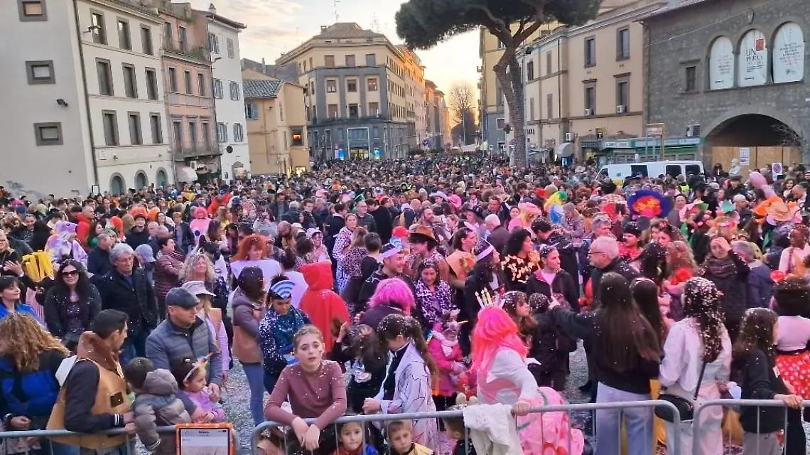 Bagno di folla per il Carnevale viterbese
