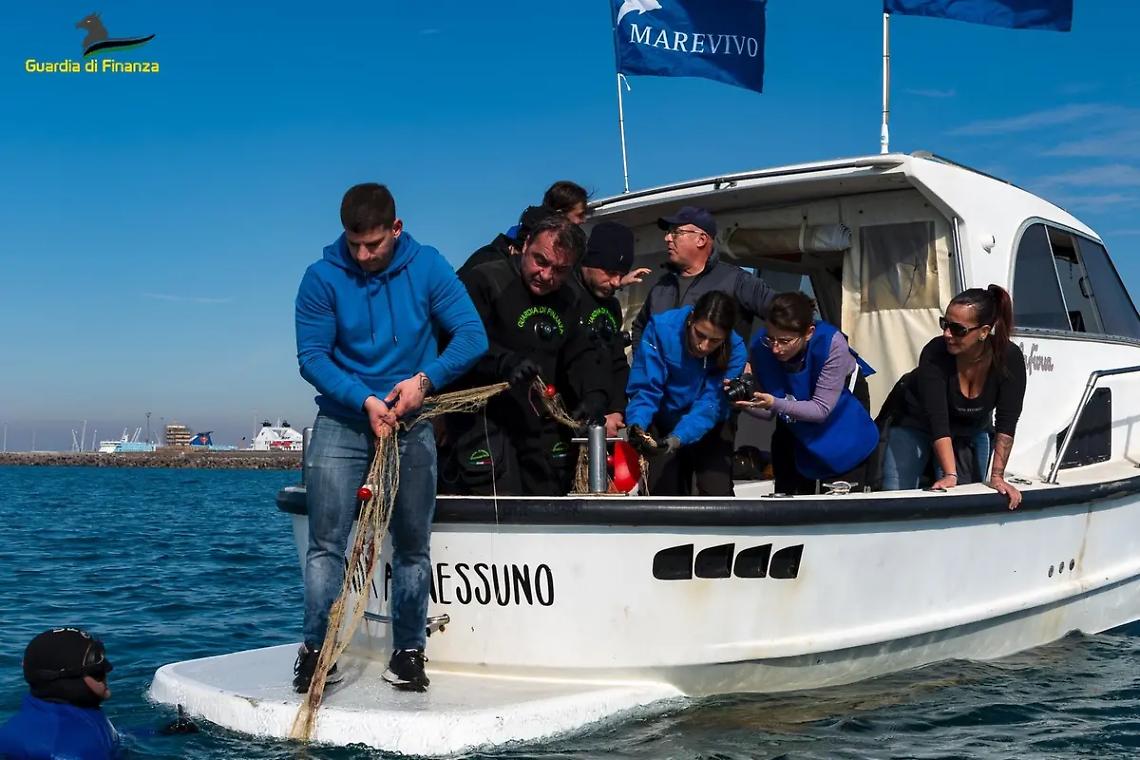 Roan Civitavecchia e Mare vivo: liberato lo scoglio del Corallo