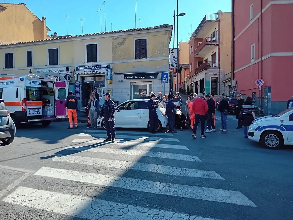 Investita sulle strisce: donna in ospedale