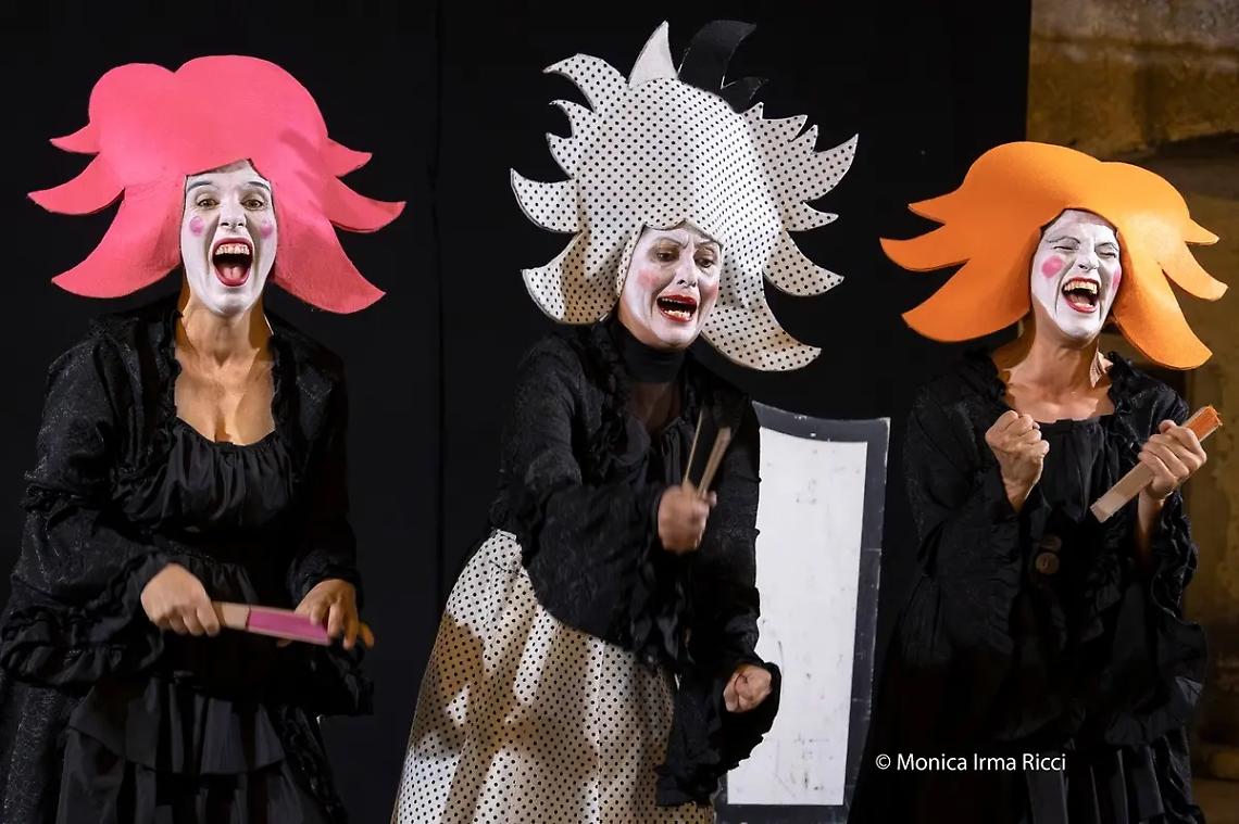 "Una scarpetta per tre": quando la magia del teatro incontra la fiaba di Cenerentola