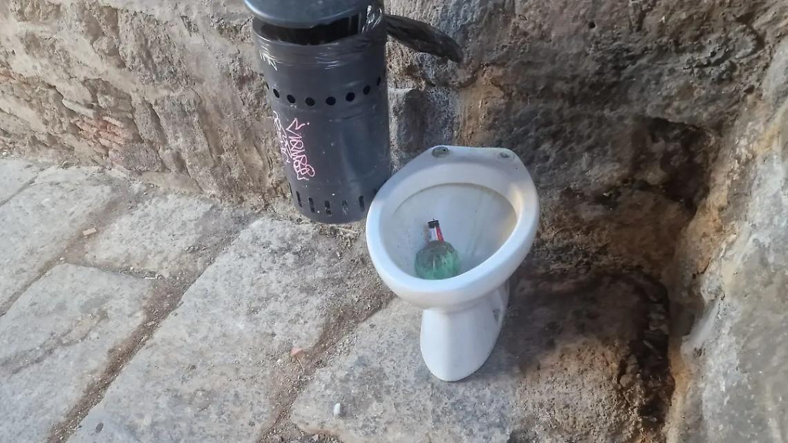 &laquo;In via Bellavista spacciano nelle bustine degli escrementi dei cani&raquo;