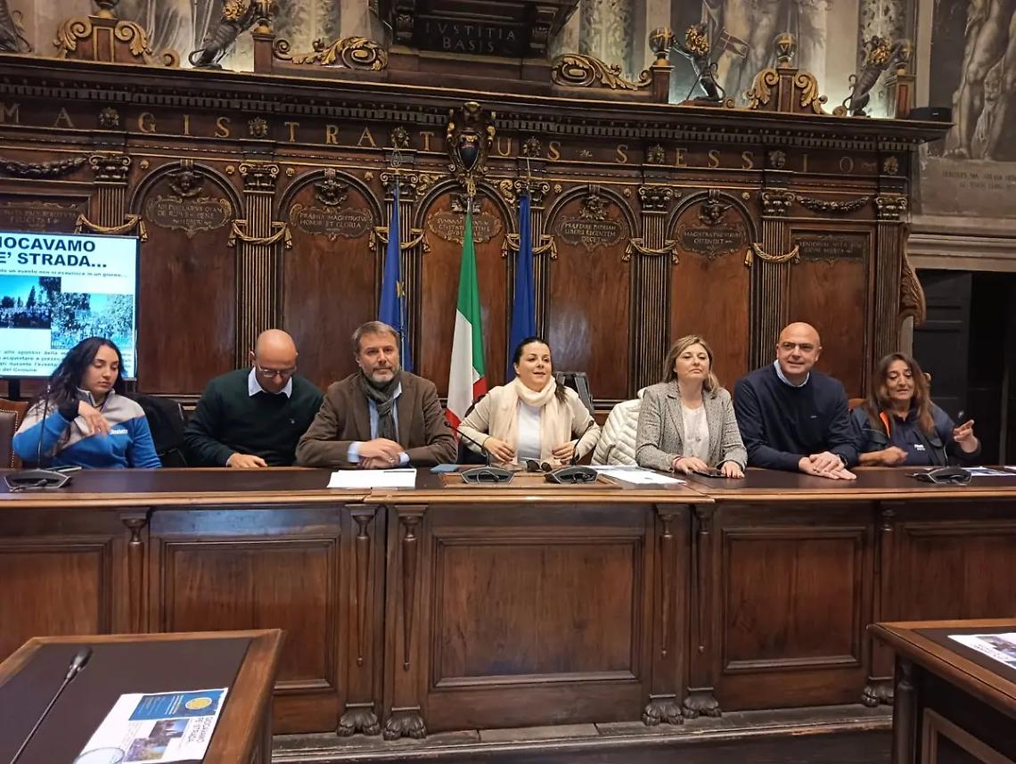 &ldquo;Giocavamo pe&rsquo; strada&hellip;&rdquo;, le attrezzature alle scuole