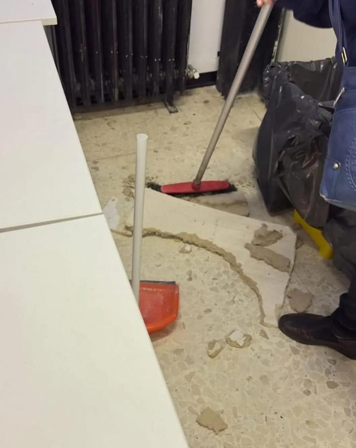 Scuola, l&rsquo;allarme: il Marconi cade a pezzi