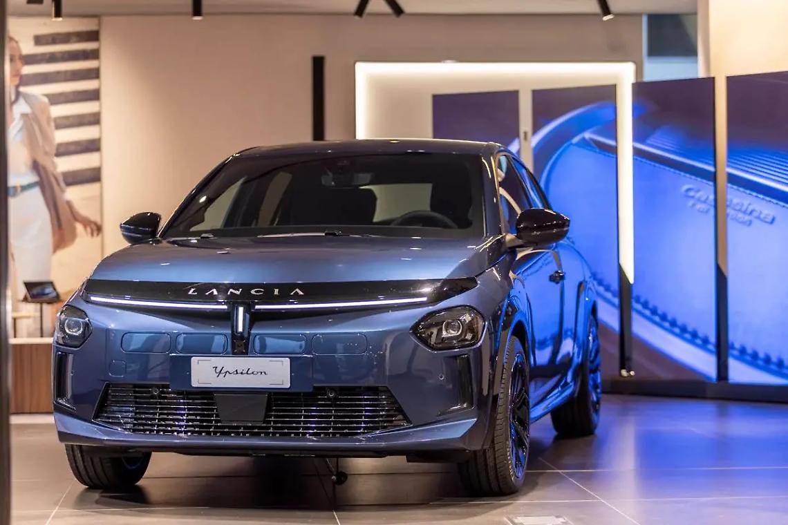 Nuova Lancia Ypsilon, partito il tour nei concessionari italiani