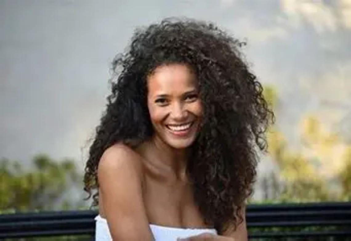 Cose di tutti i giorni: l&rsquo;ex miss Italia Denny Mendez sul palco del Gassman