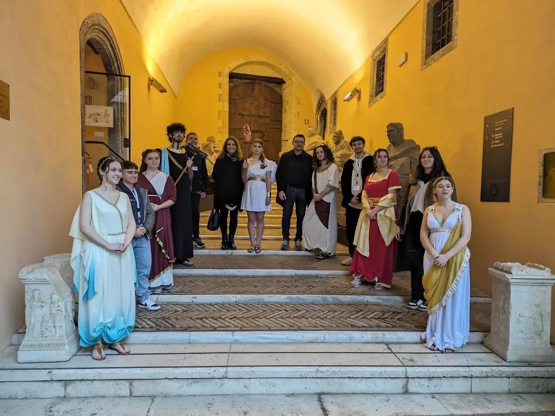 Tanti visitatori al museo di Tarquinia per conoscere le donne etrusche