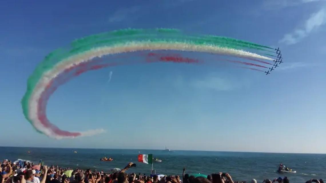 Le Frecce Tricolori tornano sui cieli di Ladispoli