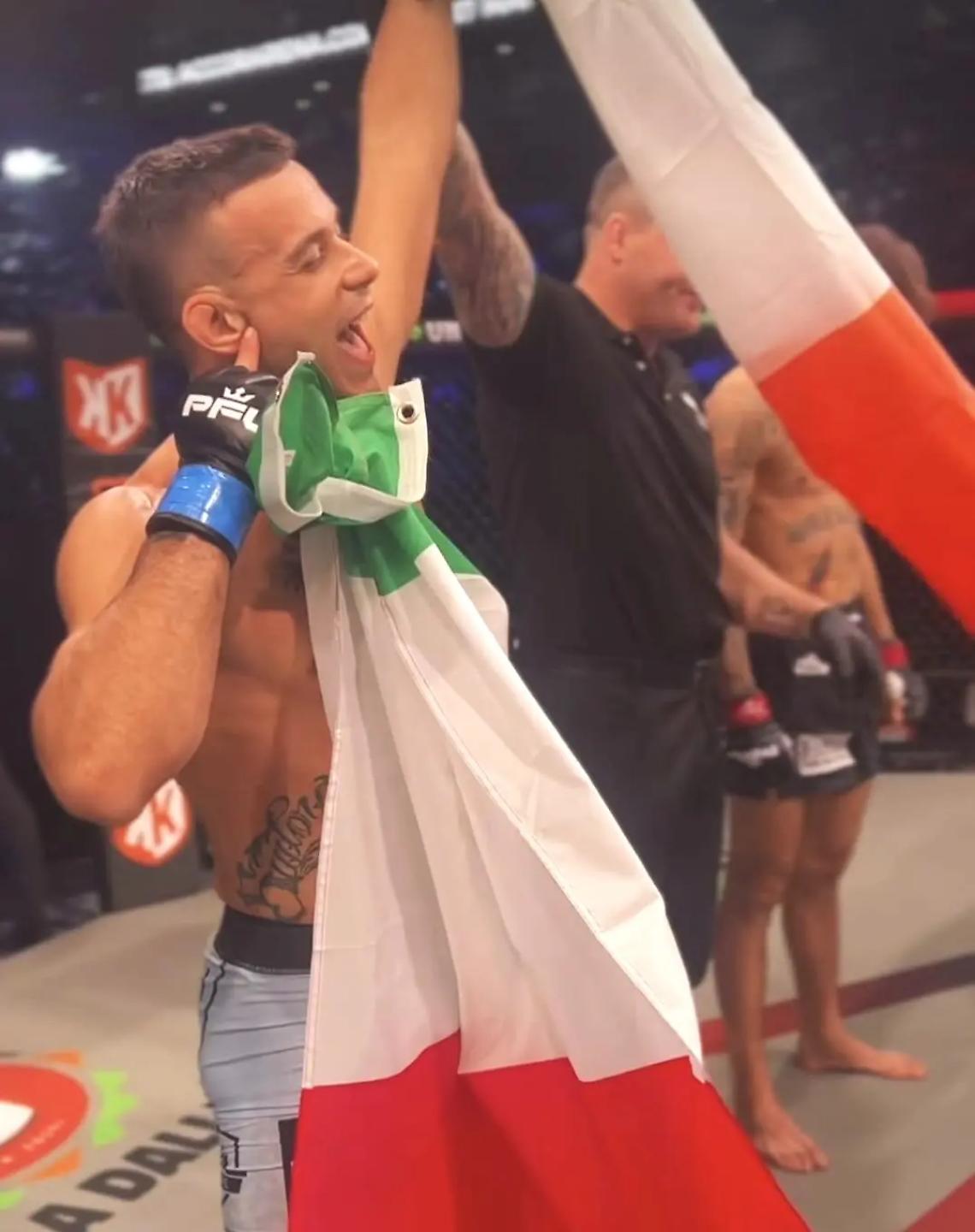 A Parigi Daniele Scatizzi porta in alto il tricolore