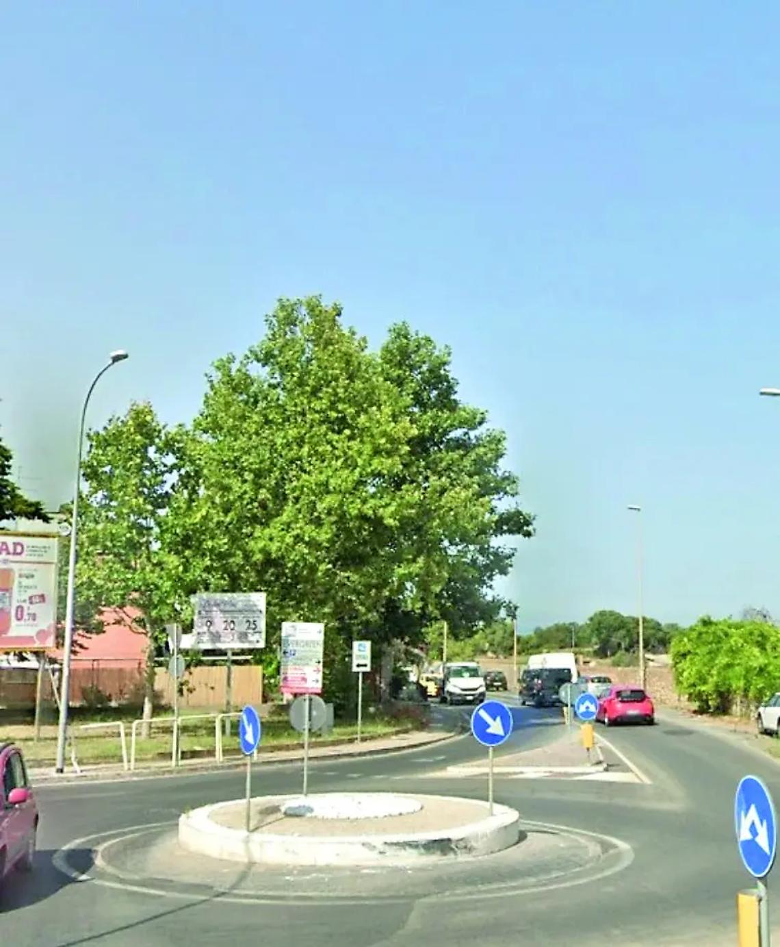 Travolge scooter e scappa