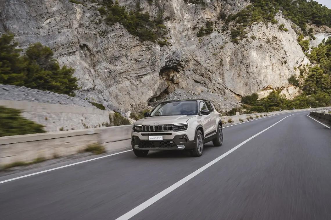 Arriva nuova Jeep Avenger 4xe con innovativa tecnologia ibrida