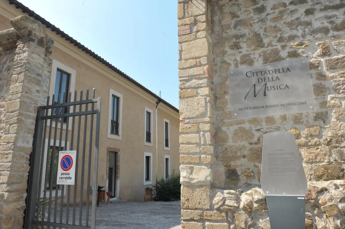 Messe nere nella ex infermeria presidiaria