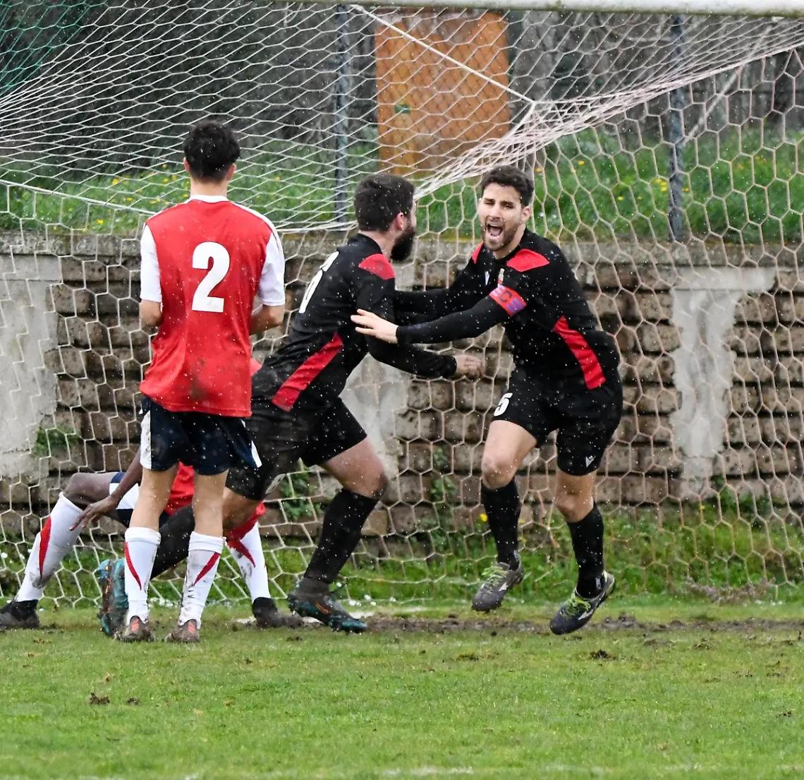 Una punizione di Salvato regala in successo al Tolfa