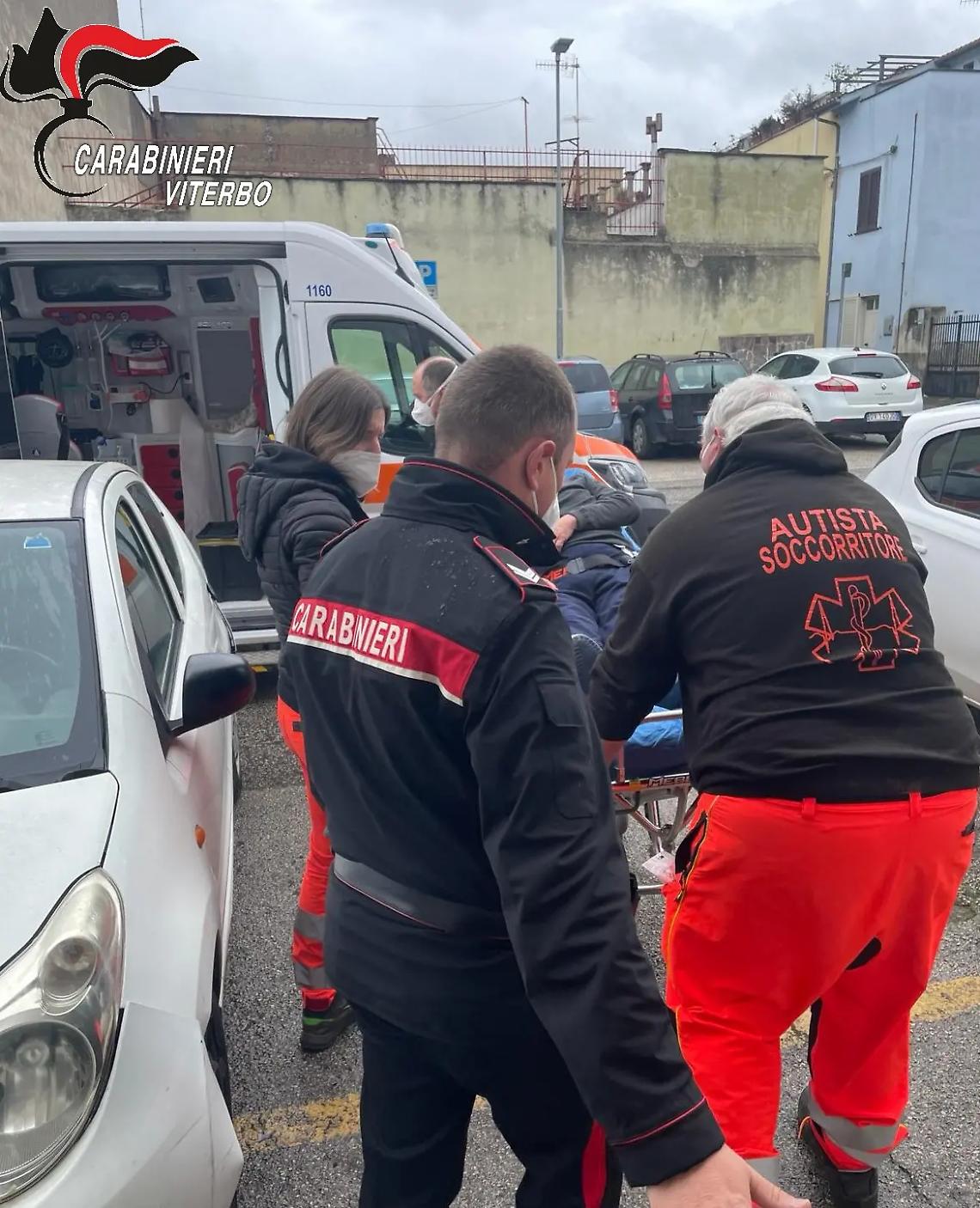 Anziano bloccato per due giorni sotto i mobili, salvato dai carabinieri